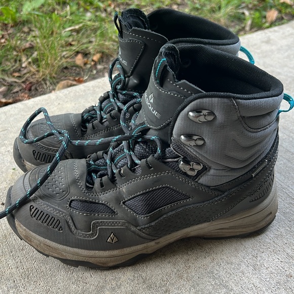 Vasque Women’s hiking boots - Picture 2 of 5